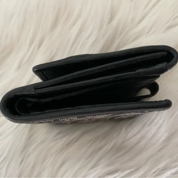 Dior Montaigne Wallet.